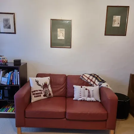 Newly Renovated Loverbier Steps From Place *