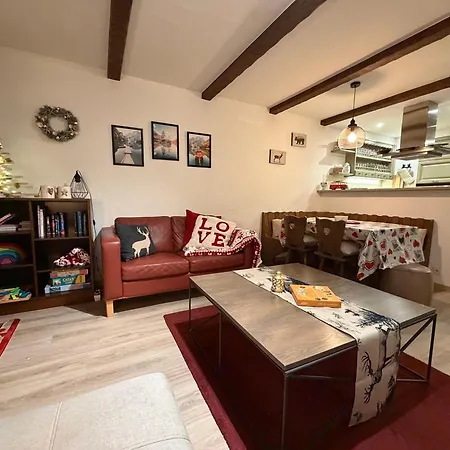 Newly Renovated Loverbier Steps From Place Apartamento Verbier