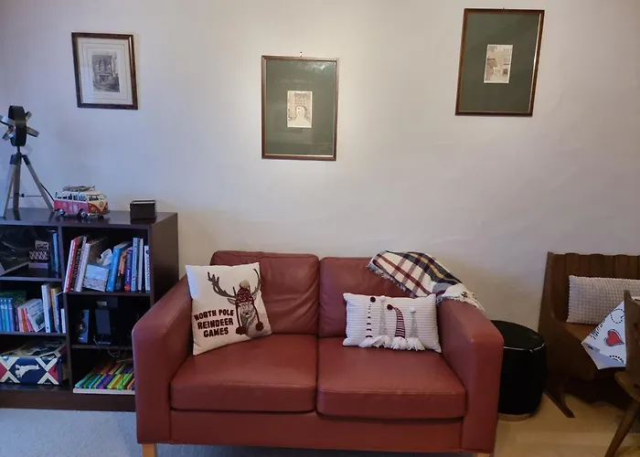 Newly Renovated Loverbier Steps From Place *