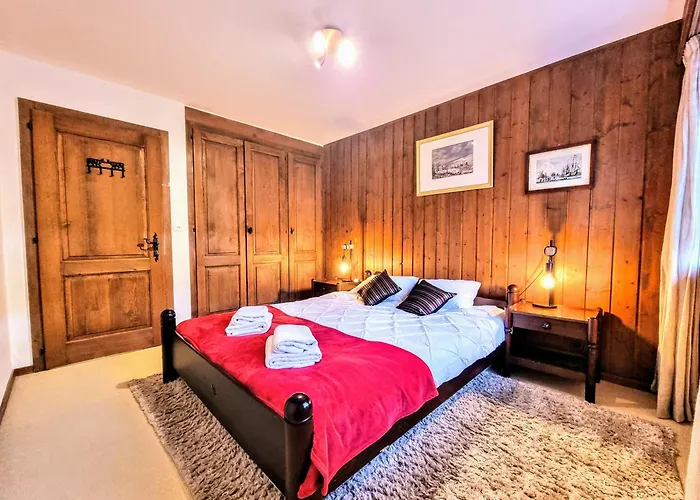 Newly Renovated Loverbier Steps From Place