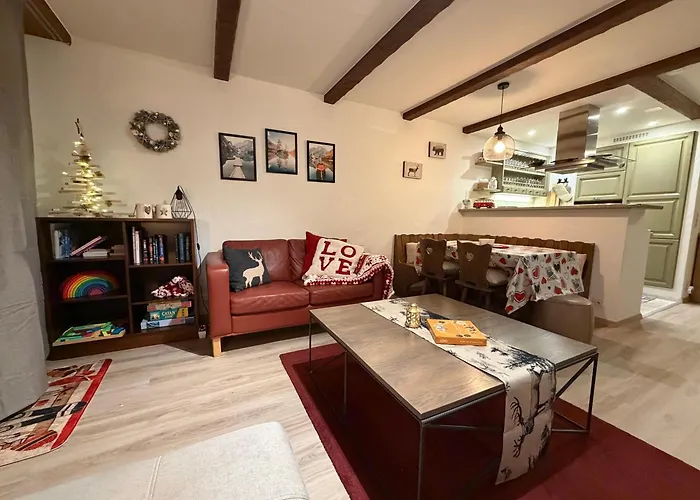 Newly Renovated Loverbier Steps From Place Apartamento Verbier