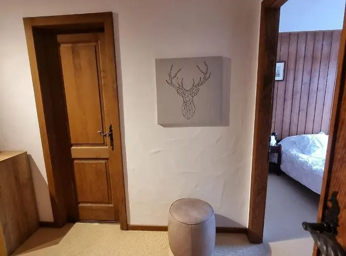 Newly Renovated Loverbier Steps From Place *