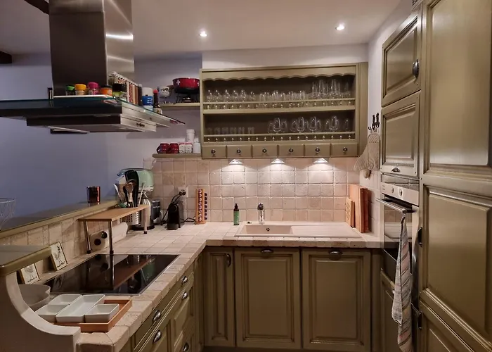 Newly Renovated Loverbier Steps From Place Daire Verbier